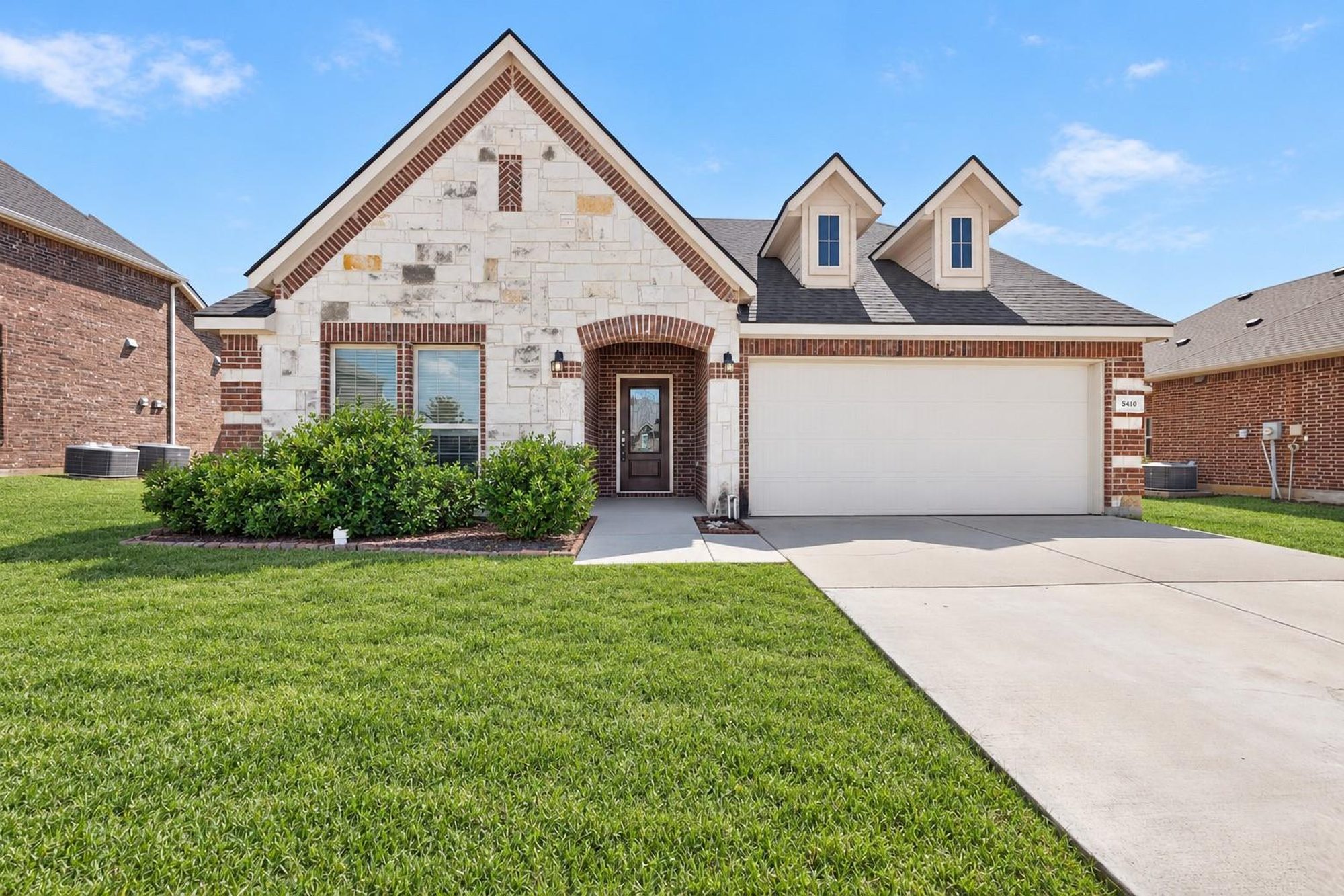 Front of 540 Winnetka Drive